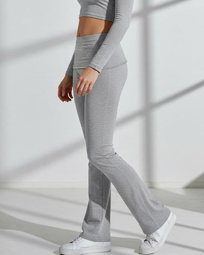 SLIM KNIT PANTS WITH A SHARP DESIGN